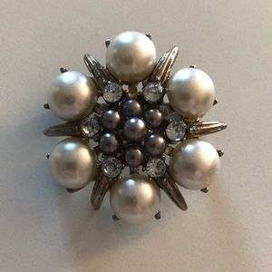 ❎❎❎ Lovely Vintage Pearl Brooch